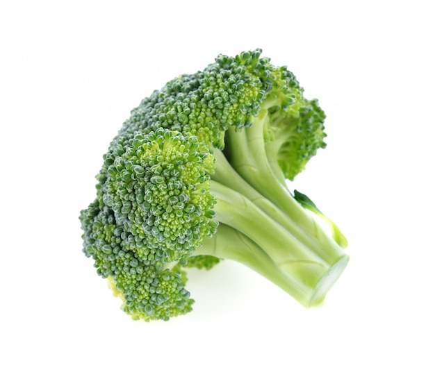 Broccoli isolati su un bianco