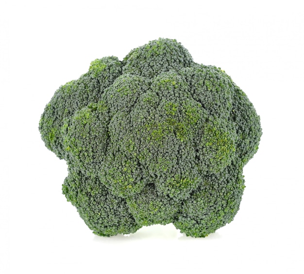 Broccoli isolato su sfondo bianco