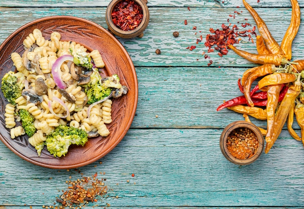 Broccoli pasta nel piatto