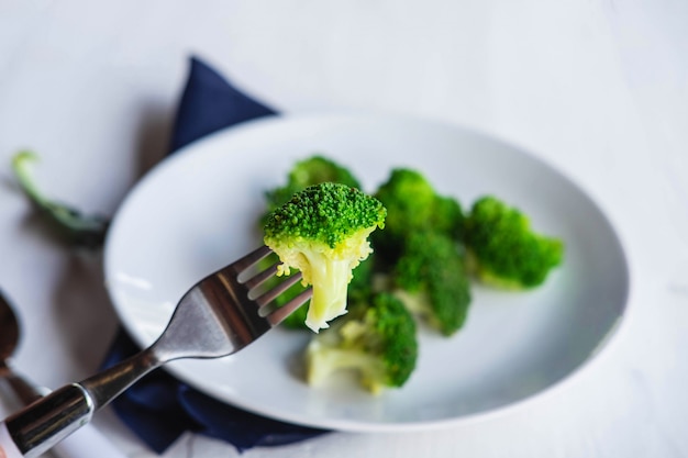 Broccoli sani in un piatto