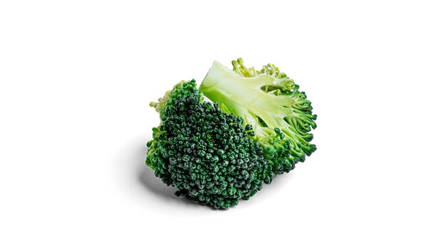 Broccoli su uno sfondo bianco