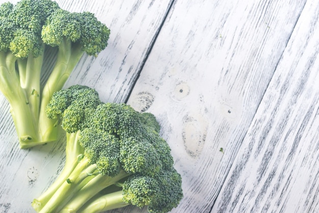 Broccoli sul tavolo di legno