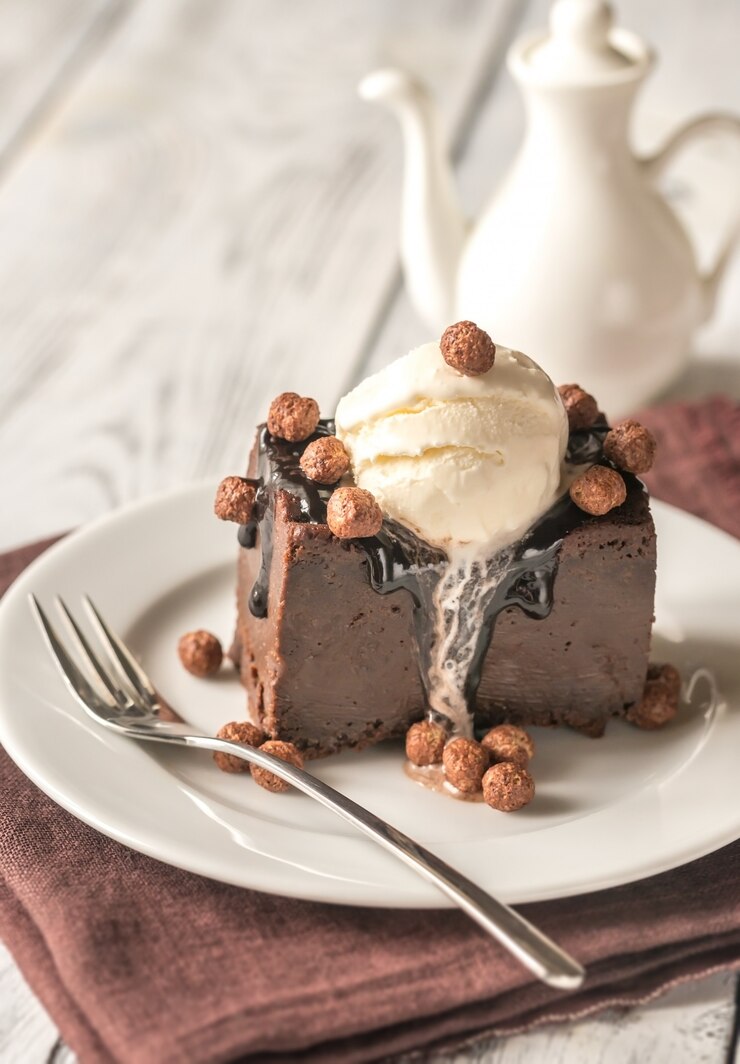 Foto brownie al cioccolato con gelato alla vaniglia