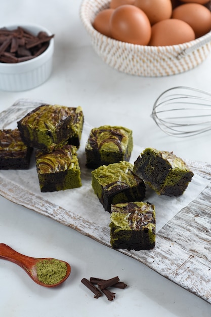 Brownie al cioccolato fondente e tè verde Matcha