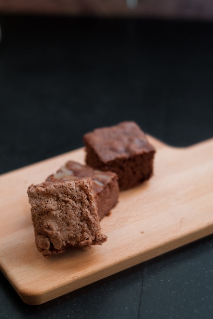 Brownie al cioccolato piazze sul tagliere