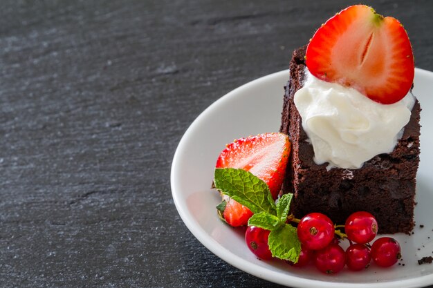 Brownie con noci e menta