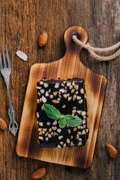 brownie sul tavolo di legno