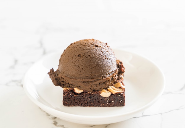 brownies al cioccolato con gelato al cioccolato