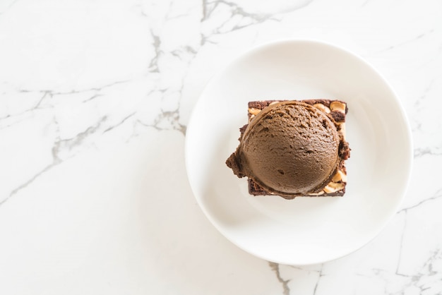 brownies al cioccolato con gelato al cioccolato