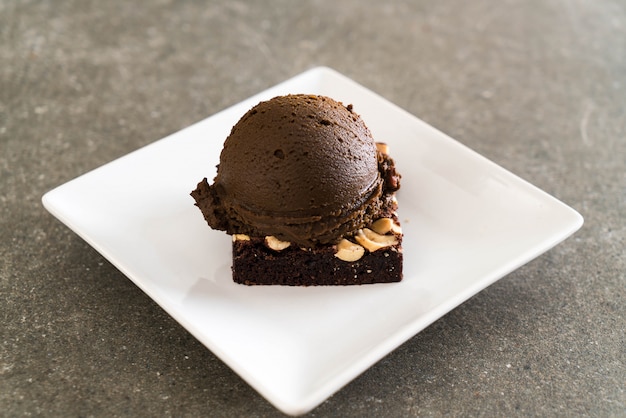 brownies al cioccolato con gelato al cioccolato