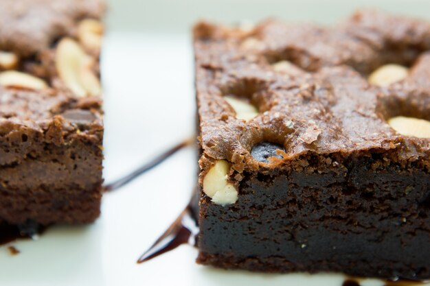 Brownies con mandorle nel ristorante.