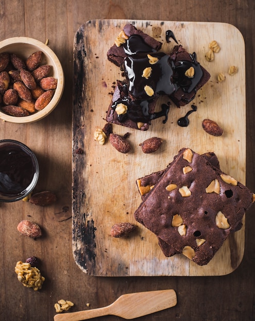 Brownies sul tavolo di legno