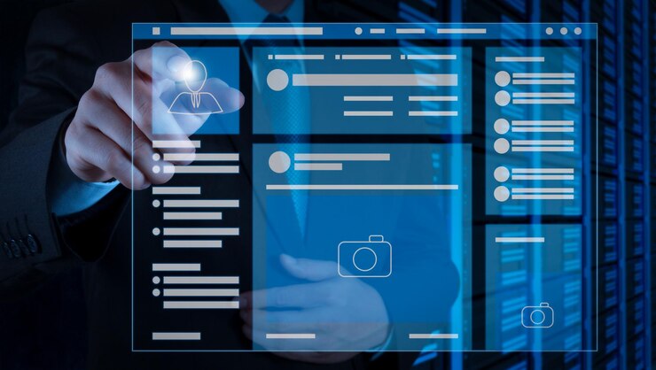 Browser della pagina Web dell'interfaccia VR della pagina dei social media sul computer portatilemano dell'uomo d'affari premendo un pulsante touchscreen sullo sfondo del server