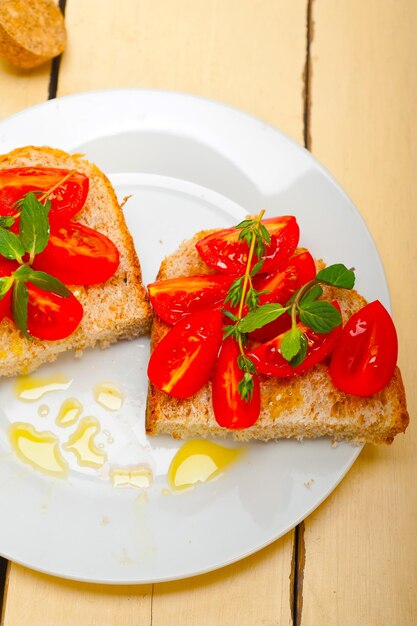 Bruschetta italiana al pomodoro