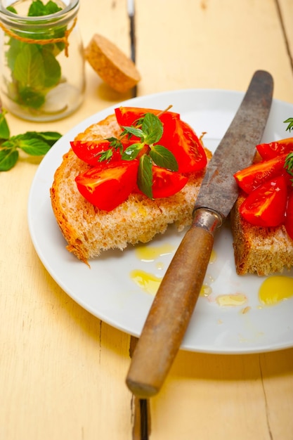 Bruschetta italiana al pomodoro