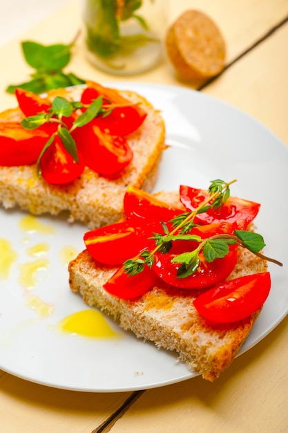 Bruschetta italiana al pomodoro