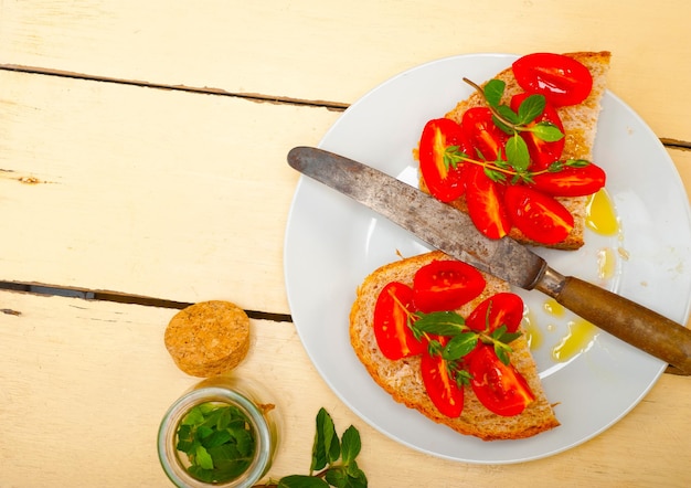 Bruschetta italiana al pomodoro