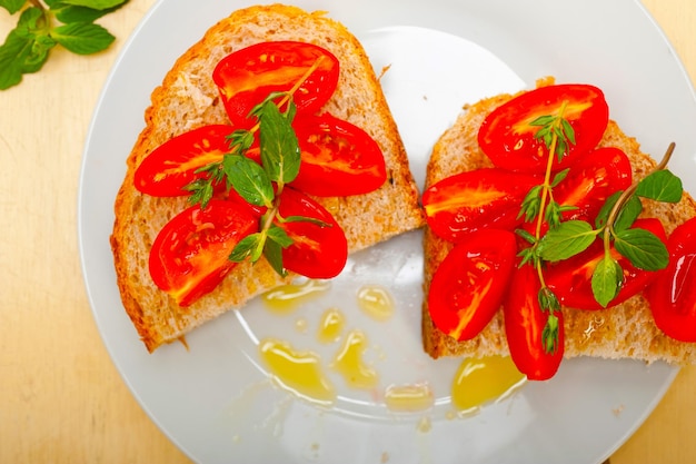 Bruschetta italiana al pomodoro