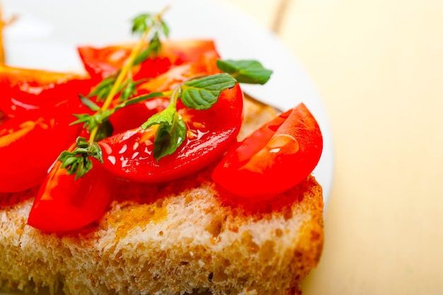 Bruschetta italiana al pomodoro