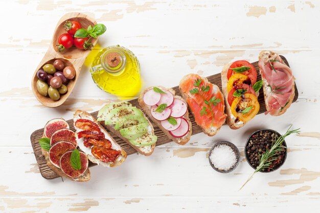 Brushetta o tapas tradizionali spagnole
