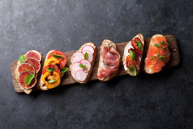 Brushetta o tapas tradizionali spagnole