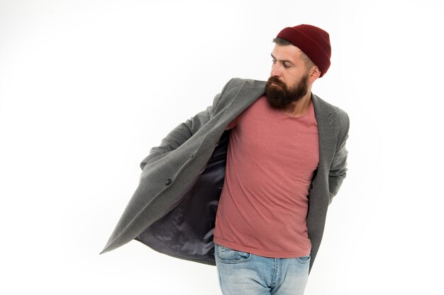 Brutale hipster caucasico con i baffi. Pantaloni a vita bassa maturi con la barba. Uomo barbuto. Cura del barbiere maschio. Uomo di moda con la barba. uomo serio isolato su bianco, copia spazio.