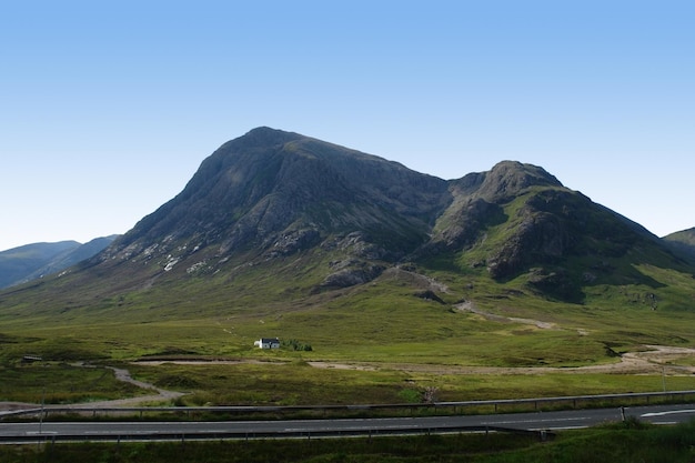 Buachaille Etive Mor in un ambiente soleggiato