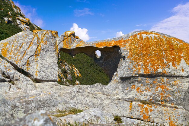 Buca di pietra di Pedra da Campa nelle isole Islas Cies