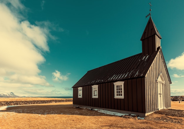 Budakirkja o chiesa nera del budir tono vintage in Islanda