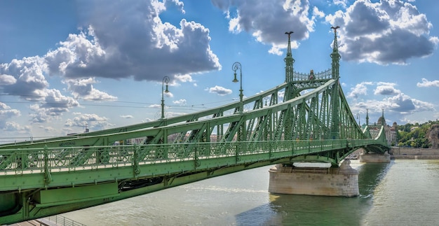 Budapest Ungheria 21082021 Ponte della Libertà sul Danubio a Budapest in una soleggiata giornata estiva