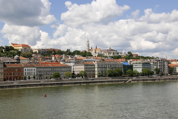 Budapest, Ungheria. Bellissimo argine del Danubio in estate.