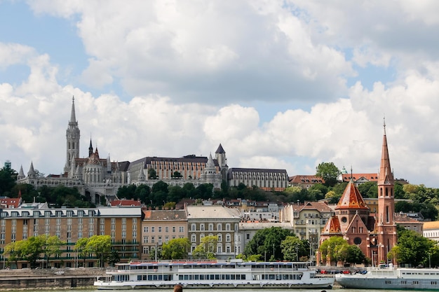 Budapest, Ungheria. Bellissimo argine del Danubio in estate.