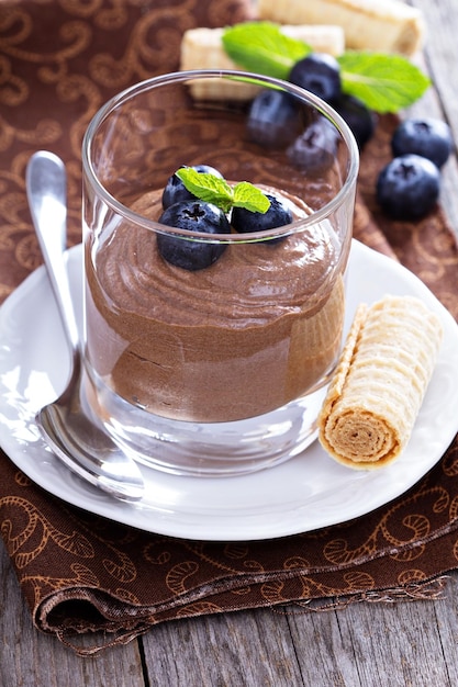 Budino al cioccolato di avocado sano