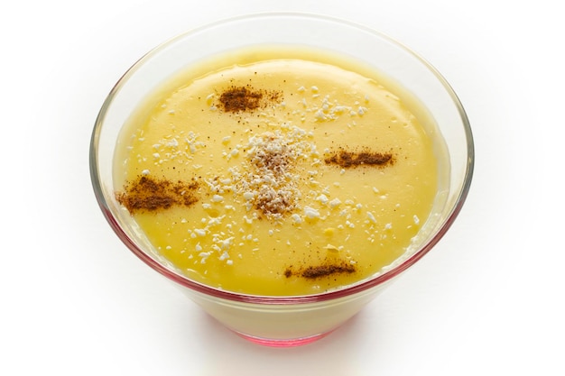 Budino al latte e banana Con cocco e cannella