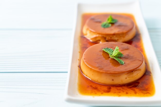 budino di crema pasticcera al caramello fatto in casa