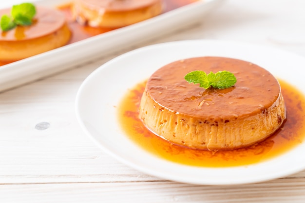 budino di crema pasticcera al caramello fatto in casa