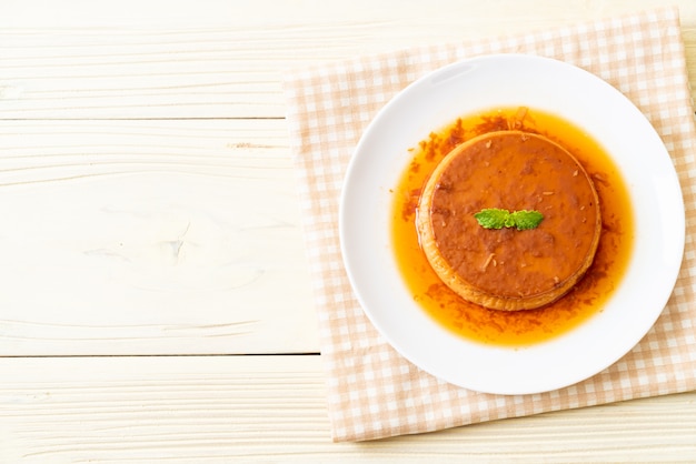 budino di crema pasticcera al caramello fatto in casa