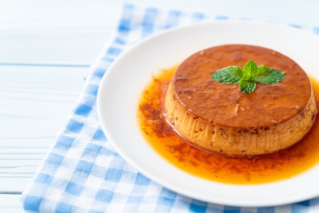 budino di crema pasticcera al caramello fatto in casa