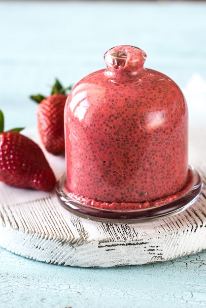 Budino di semi di chia alla fragola