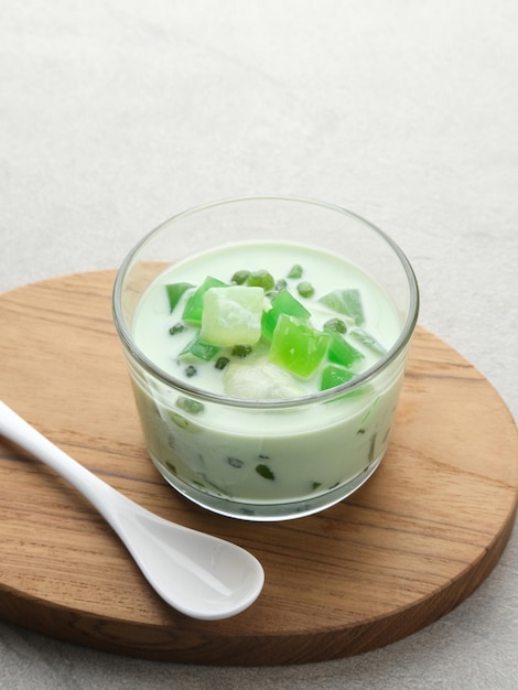 Buko Pandan un dessert delle Filippine a base di gelatina di latte di cocco evaporato