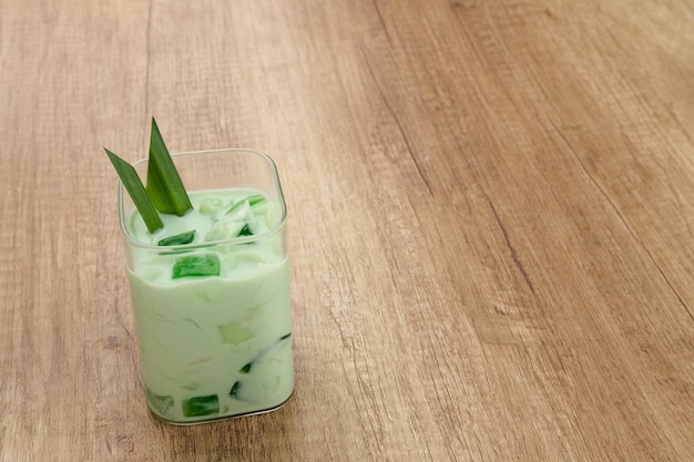 Buko Pandan, un dolce delle Filippine, a base di gelatina, cocco giovane, latte evaporato