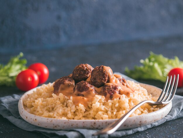 Bulgur e polpette in lamiera