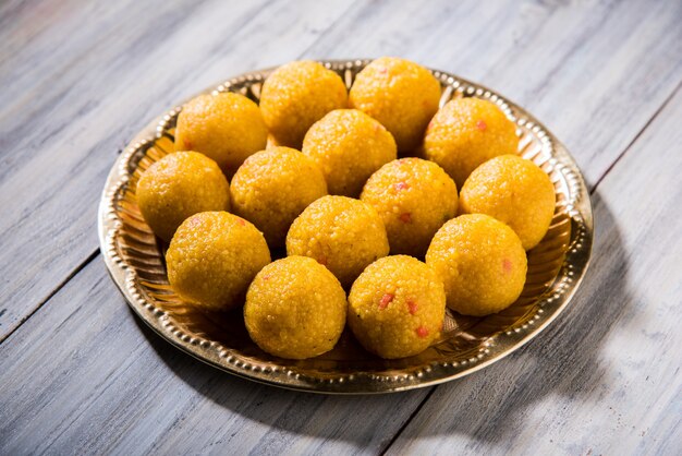 Bundi Laddoo o Motichoor Laddu preparato in puro ghee è un dolce popolare nei festival come offerta o matrimoni in India