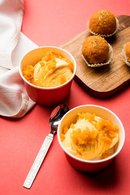 Bundi laddu o gelato Motichoor è una fusione di gelato con laddoo dolce tradizionale indiano motichur dall'India, messa a fuoco selettiva