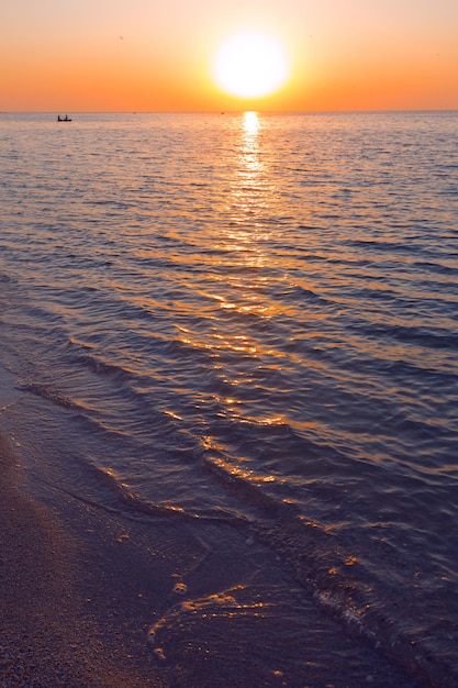 Buon fine settimana al mare - Paesaggio ucraino sul Mar d'Azov, Ucraina