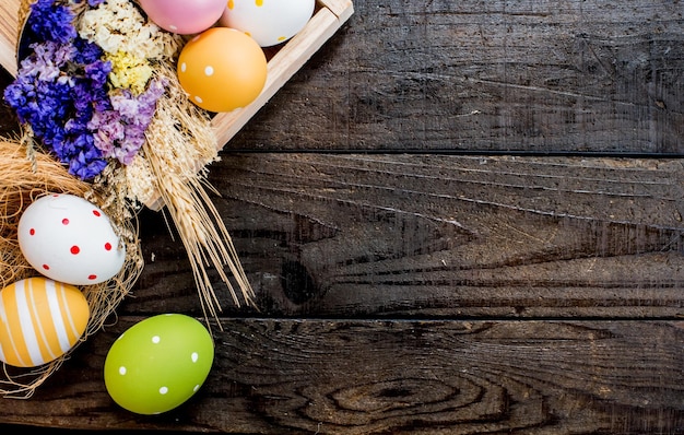 Buon giorno di Pasqua, coniglietto e uovo, i cristiani di tutto il mondo festeggiano