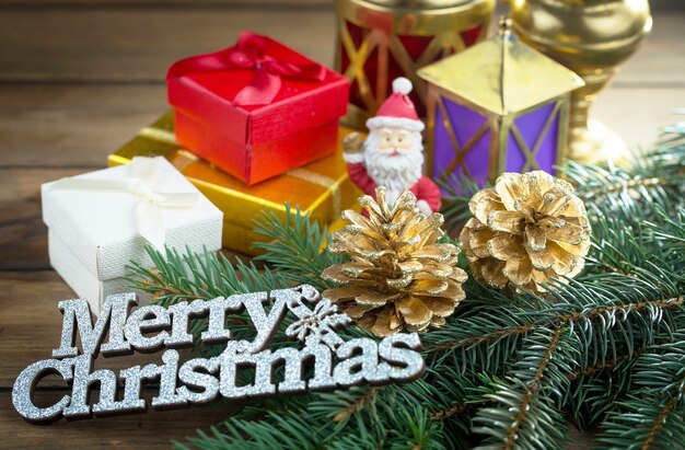 Buon Natale concetto con regali e decorazioni natalizie