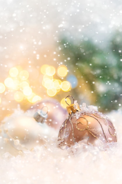 Buon Natale e felice anno nuovo, fondo della cartolina d'auguri di feste. Messa a fuoco selettiva.