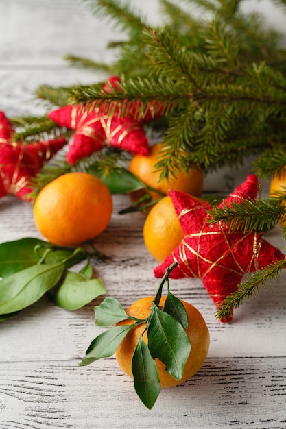 Buon Natale e Felice Anno nuovo! Mandarini e decorazioni natalizie