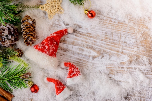 Buon Natale e felice anno nuovo sfondo. Decorazione per le vacanze invernali con regalo e regalo.